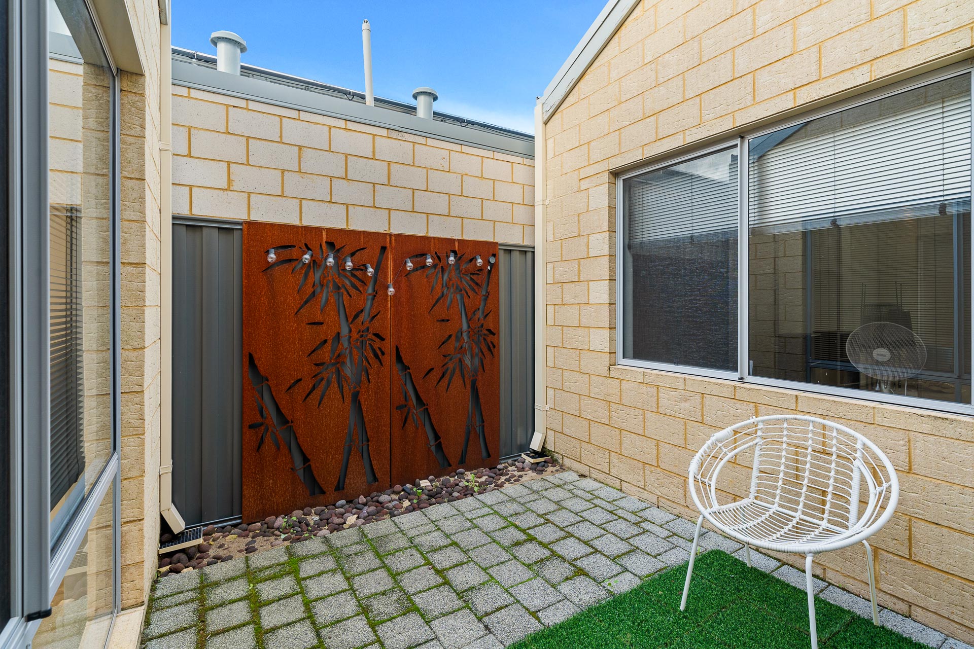 9 Duxbury Loop, WELLARD, WA 6170 AUS