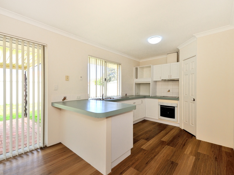 6 Templetonia Promenade, HALLS HEAD, WA 6210 AUS