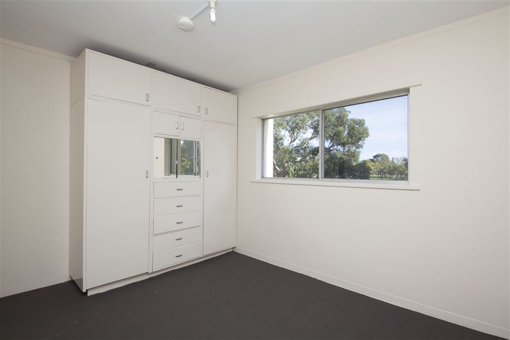 8/13 Milton Place, ORELIA, WA 6167 AUS