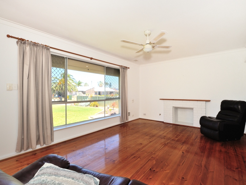 10 Laguna Street, SAFETY BAY, WA 6169 AUS