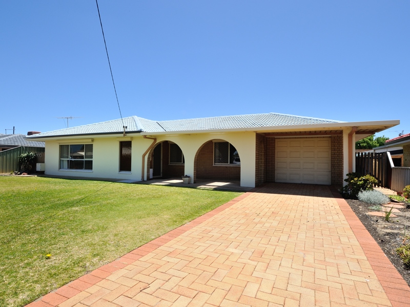 10 Laguna Street, SAFETY BAY, WA 6169 AUS