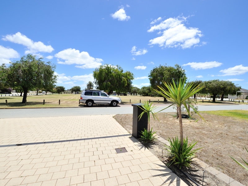 12 Leeuwin Chase, BERTRAM, WA 6167 AUS