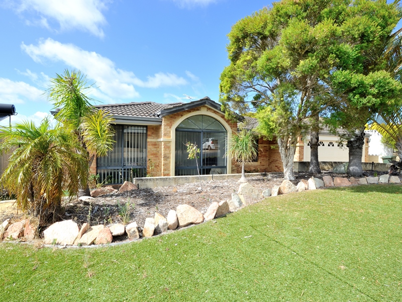 15 Brookeby Heights, LEDA, WA 6170 AUS