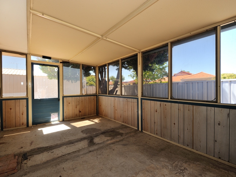 8 Sarah Ann Crescent, WARNBRO, WA 6169 AUS